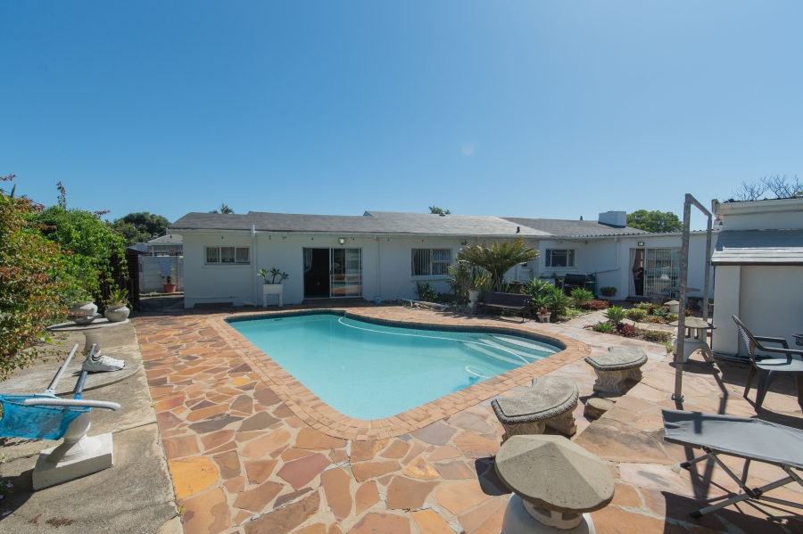 5 Bedroom Property for Sale in Framesby Eastern Cape